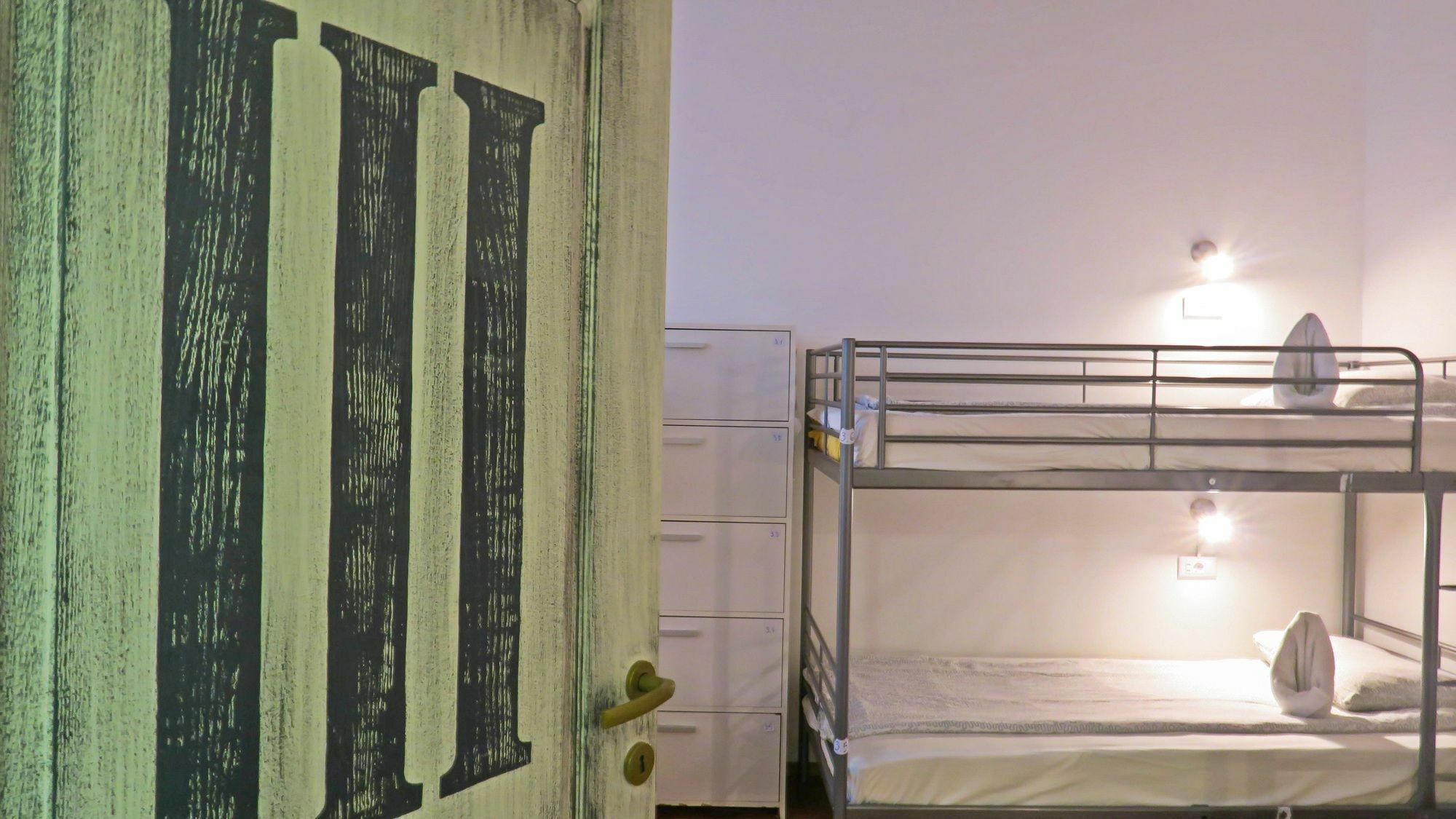 The Evil Clown Hostel ブラショフ エクステリア 写真