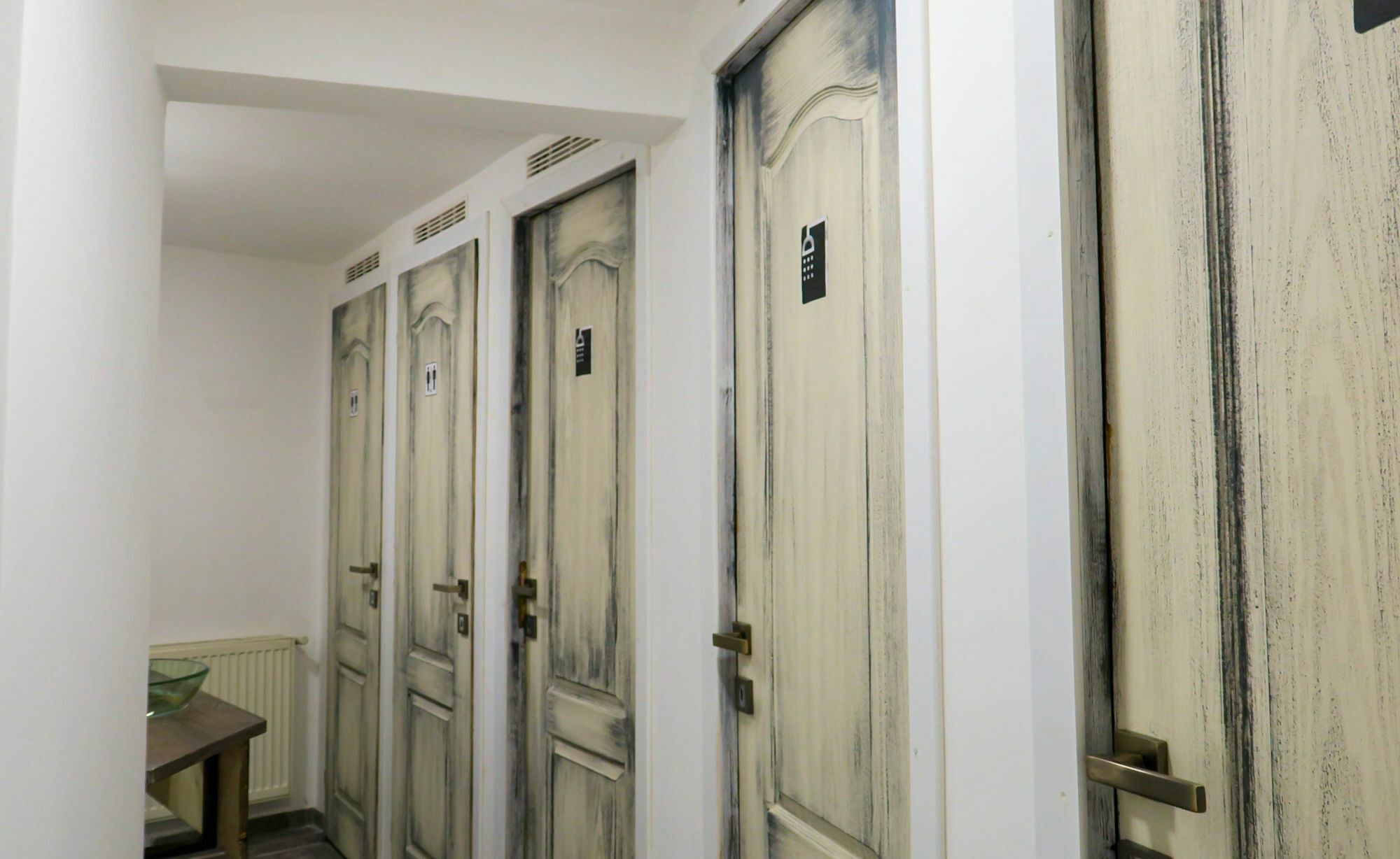 The Evil Clown Hostel ブラショフ エクステリア 写真
